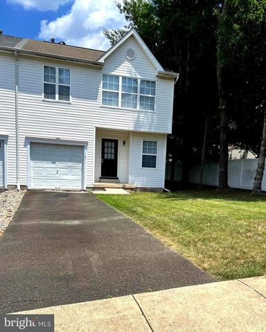 101 HICKORY HOLLOW CIR, Warrington, PA 18976