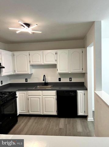 101 HICKORY HOLLOW CIR, Warrington, PA 18976