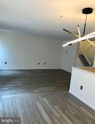 101 HICKORY HOLLOW CIR, Warrington, PA 18976