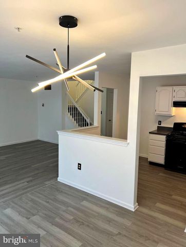 101 HICKORY HOLLOW CIR, Warrington, PA 18976