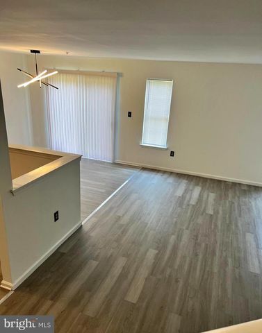 101 HICKORY HOLLOW CIR, Warrington, PA 18976