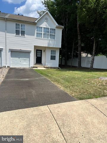 101 HICKORY HOLLOW CIR, Warrington, PA 18976