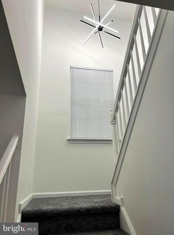 101 HICKORY HOLLOW CIR, Warrington, PA 18976