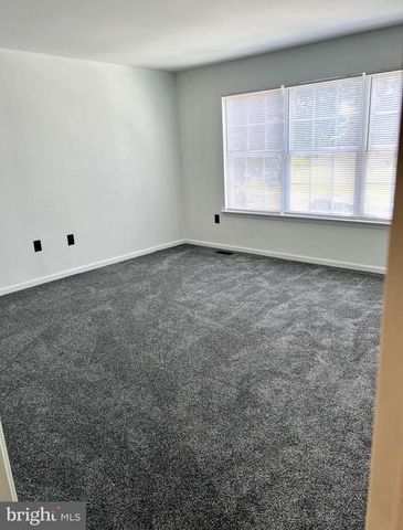 101 HICKORY HOLLOW CIR, Warrington, PA 18976