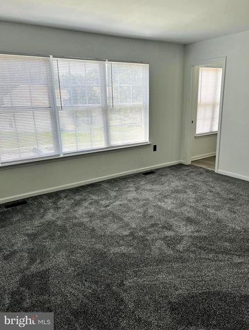 101 HICKORY HOLLOW CIR, Warrington, PA 18976