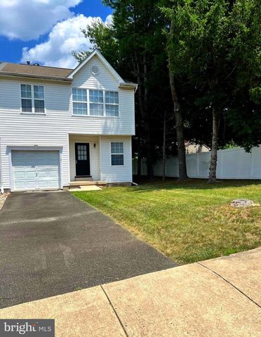 101 HICKORY HOLLOW CIR, Warrington, PA 18976