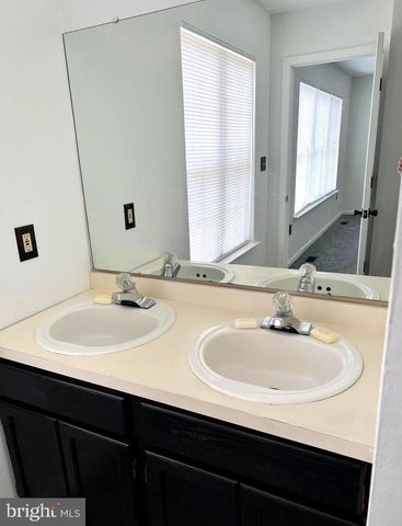 101 HICKORY HOLLOW CIR, Warrington, PA 18976