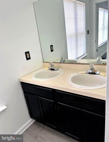 101 HICKORY HOLLOW CIR, Warrington, PA 18976