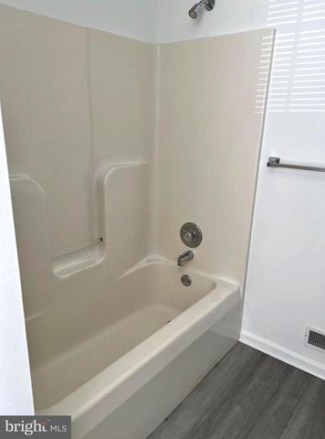 101 HICKORY HOLLOW CIR, Warrington, PA 18976