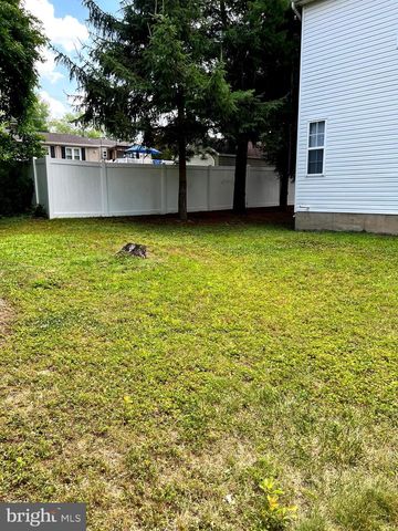101 HICKORY HOLLOW CIR, Warrington, PA 18976