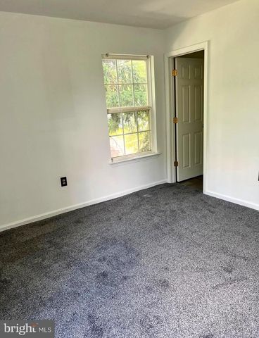 101 HICKORY HOLLOW CIR, Warrington, PA 18976