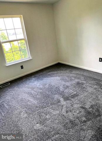 101 HICKORY HOLLOW CIR, Warrington, PA 18976