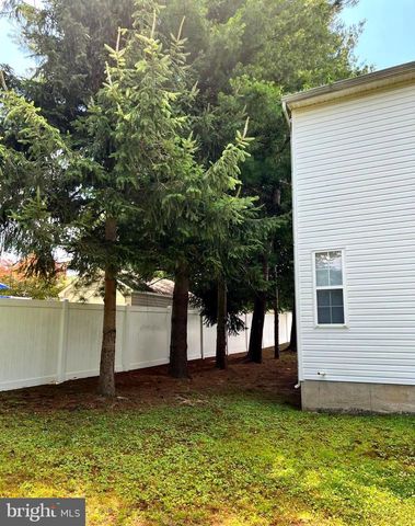 101 HICKORY HOLLOW CIR, Warrington, PA 18976