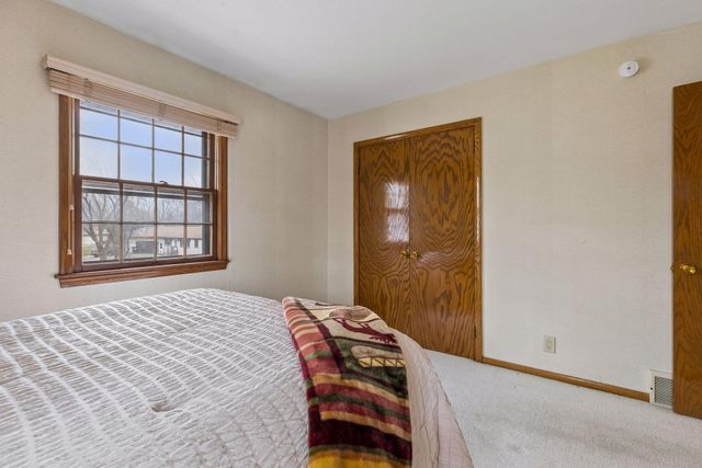 325 107th Avenue NE, Blaine, MN 55434