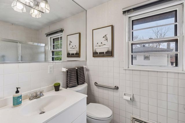 325 107th Avenue NE, Blaine, MN 55434