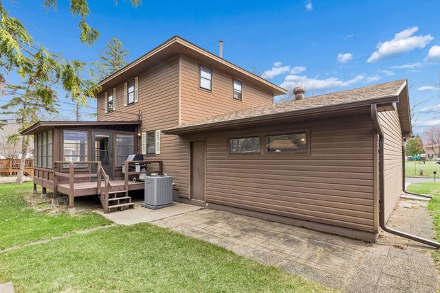 325 107th Avenue NE, Blaine, MN 55434