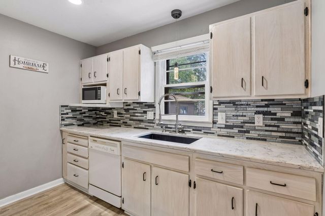 325 107th Avenue NE, Blaine, MN 55434