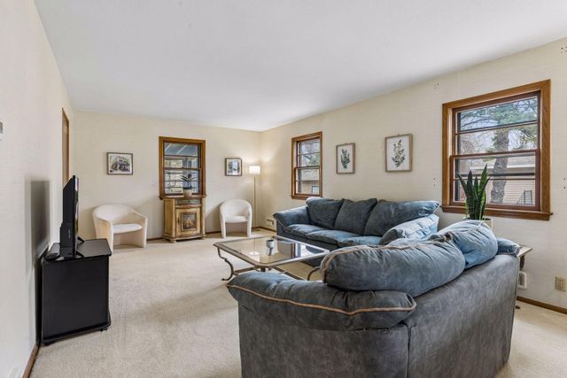 325 107th Avenue NE, Blaine, MN 55434