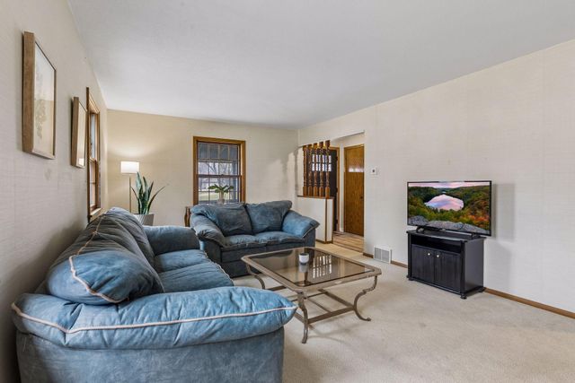 325 107th Avenue NE, Blaine, MN 55434