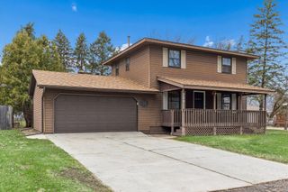 325 107th Avenue NE, Blaine, MN 55434