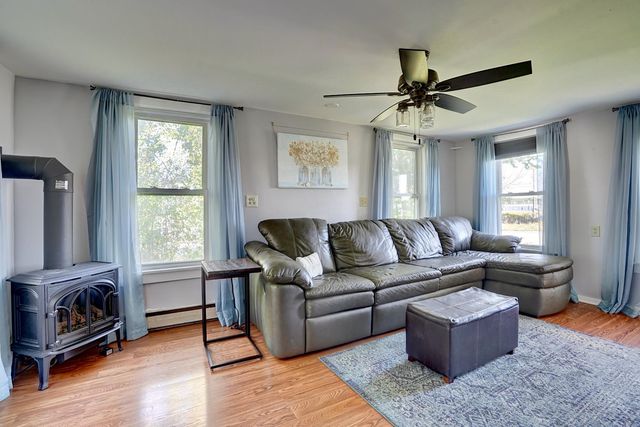 365 Shattuck Way, Newington, NH 03801