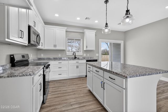 2005 Lakeview Street, Carthage, MO 64836