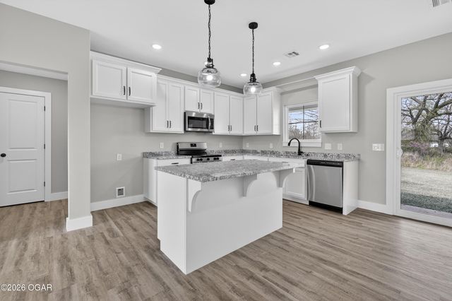 2005 Lakeview Street, Carthage, MO 64836