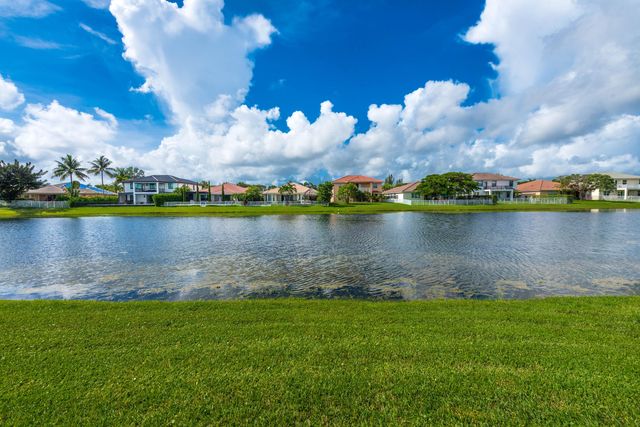 112 ISOLA Circle, Royal Palm Beach, FL 33411