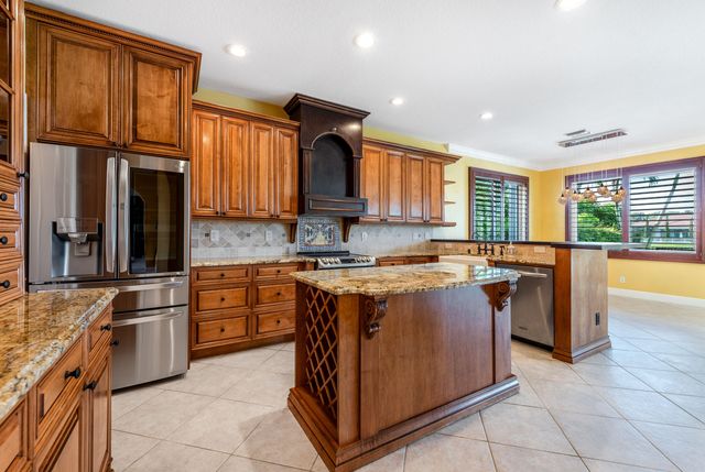 112 ISOLA Circle, Royal Palm Beach, FL 33411