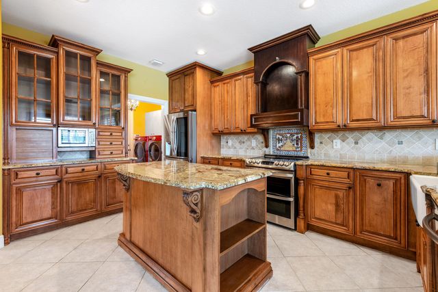 112 ISOLA Circle, Royal Palm Beach, FL 33411