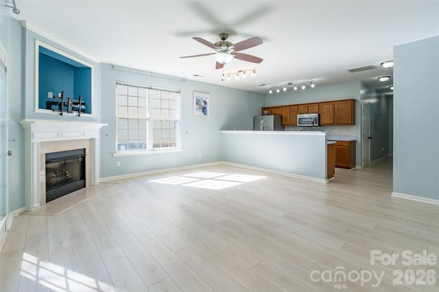 4018 Glenlea Commons Drive, Charlotte, NC 28216