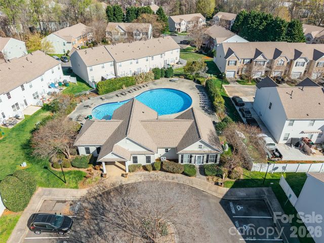 4018 Glenlea Commons Drive, Charlotte, NC 28216