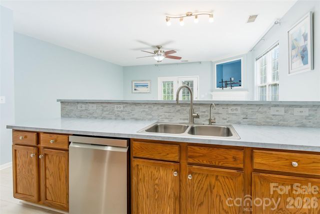 4018 Glenlea Commons Drive, Charlotte, NC 28216