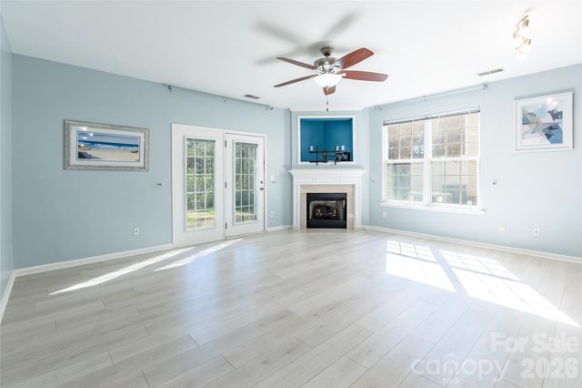 4018 Glenlea Commons Drive, Charlotte, NC 28216