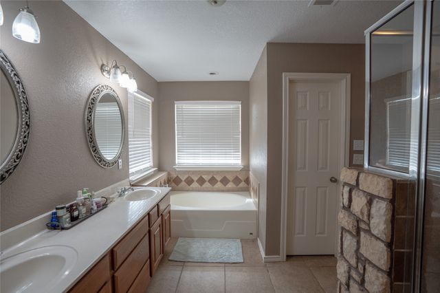 725 Hunter Trail, Bridgeport, TX 76426