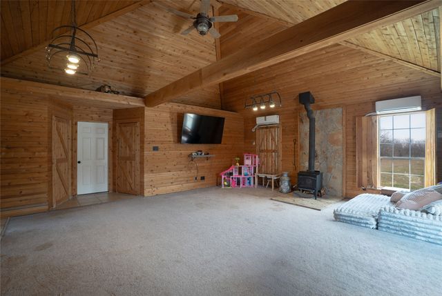 725 Hunter Trail, Bridgeport, TX 76426