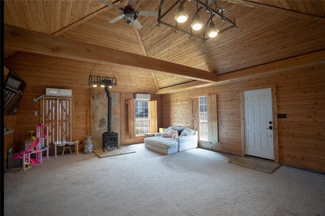 725 Hunter Trail, Bridgeport, TX 76426