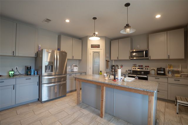 725 Hunter Trail, Bridgeport, TX 76426