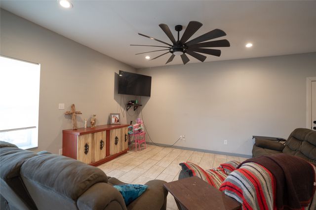 725 Hunter Trail, Bridgeport, TX 76426