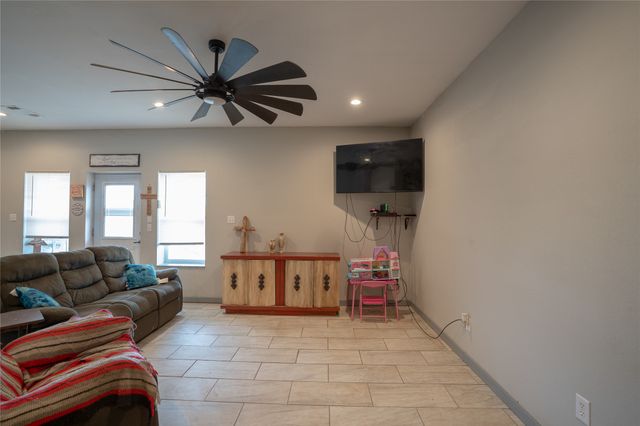 725 Hunter Trail, Bridgeport, TX 76426