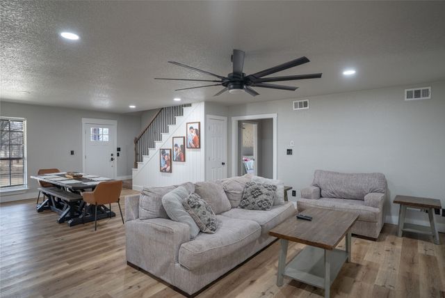 725 Hunter Trail, Bridgeport, TX 76426