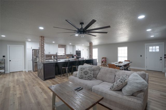 725 Hunter Trail, Bridgeport, TX 76426