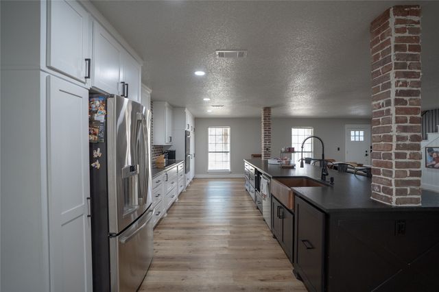 725 Hunter Trail, Bridgeport, TX 76426