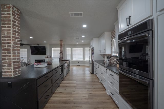 725 Hunter Trail, Bridgeport, TX 76426