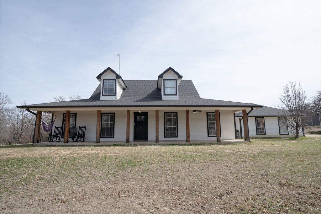 725 Hunter Trail, Bridgeport, TX 76426