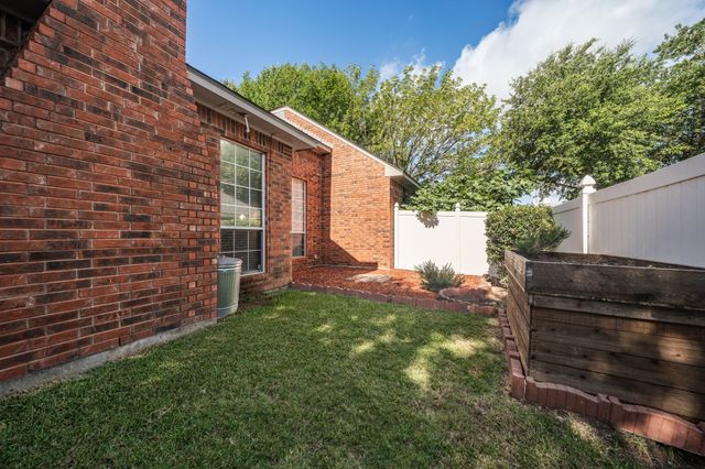 215 Sioux Drive, Waxahachie, TX 75165