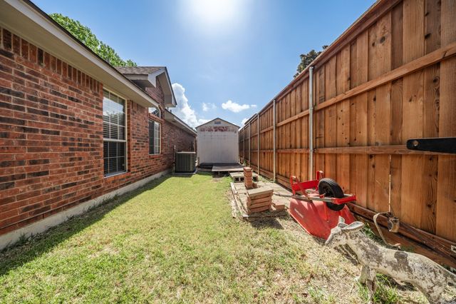 215 Sioux Drive, Waxahachie, TX 75165