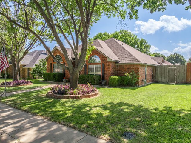 215 Sioux Drive, Waxahachie, TX 75165
