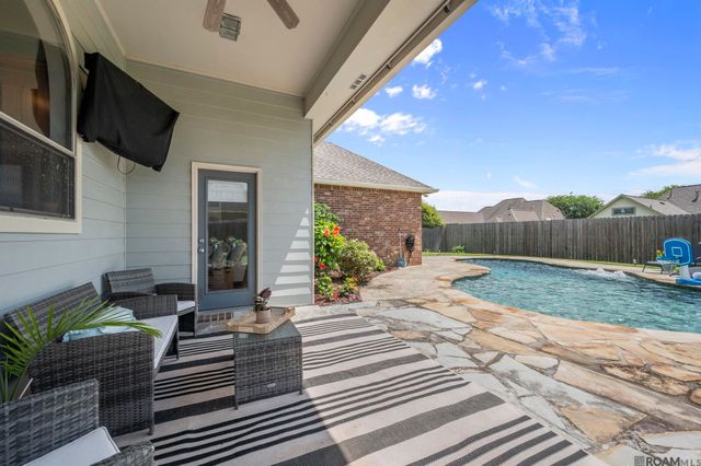 13156 Oak Knoll Dr, Geismar, LA 70734