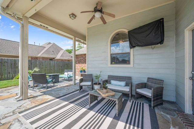 13156 Oak Knoll Dr, Geismar, LA 70734